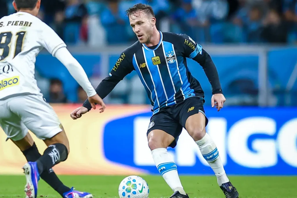 Salário de Arthur no Santos é revelado e deixa torcedores do Grêmio revoltados