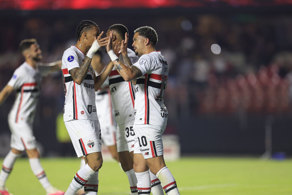 Fora dos planos de Dorival Jr., jogador pode deixar o São Paulo antes do fim do mês