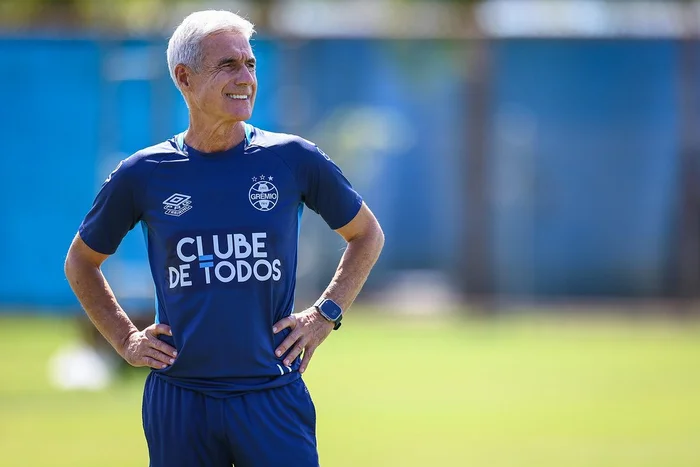 Após derrota por 3 a 0, Grêmio toma decisão sobre futuro de Luís Castro