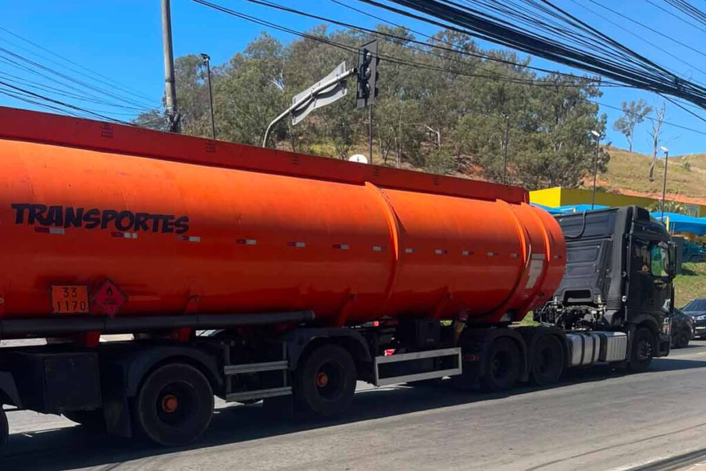 Morre jovem de 19 anos atropelado por carreta em Juiz de Fora 1 Morre jovem de 19 anos atropelado por carreta em Juiz de Fora