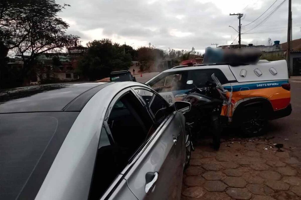Motorista com sinais de embriaguez causa acidente envolvendo motociclista e viatura da PM 2 Acidente em Muriae 3 PMRv