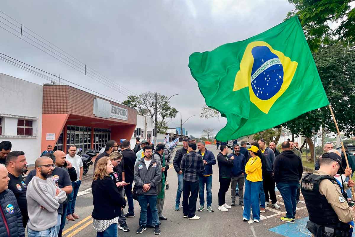 Mau tempo adia vinda de Flávio Bolsonaro a Juiz de Fora