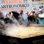 Cidade da Zona da Mata entra para livro dos recordes com mais de 300 litros de frango com ora-pro-nóbis 11 frango com ora-pro-nóbis
