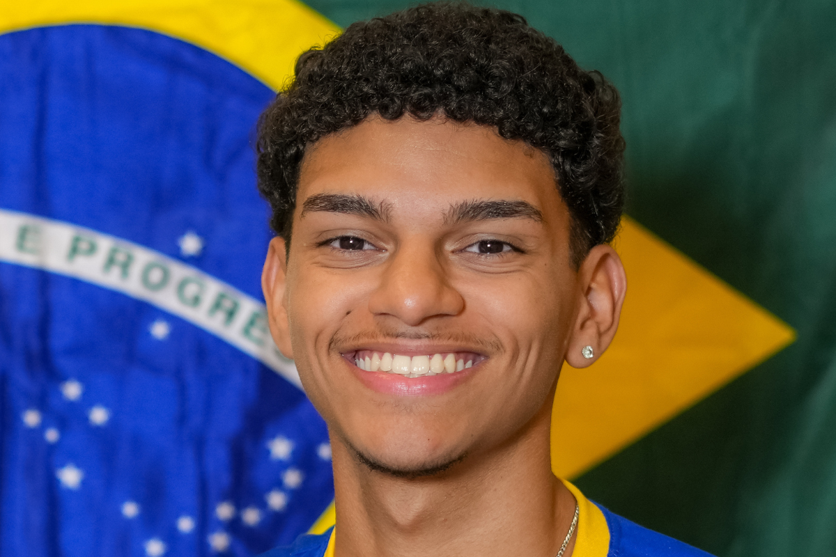 De Juiz de Fora para a China: jovem de 18 anos representa o Brasil em competição mundial