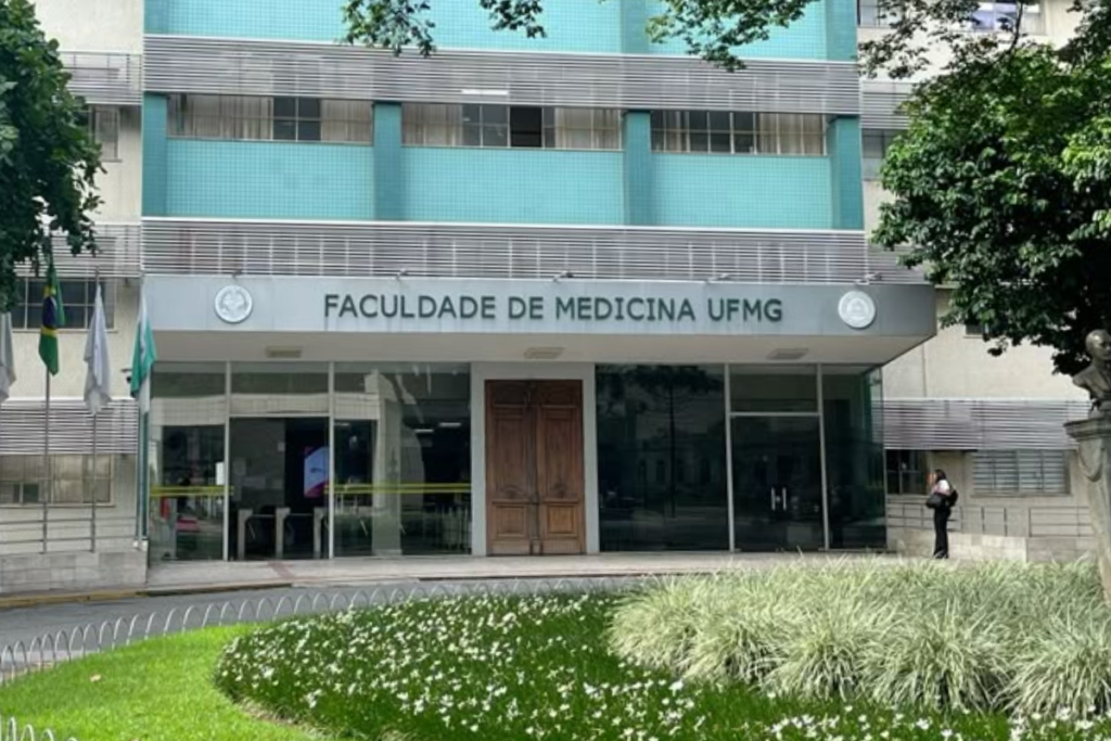 UFMG abre duas vagas para professor de psiquiatria com salário de R$ 13,7 mil 1 UFMG abre duas vagas para professor de psiquiatria com salário de R$ 13,7 mil