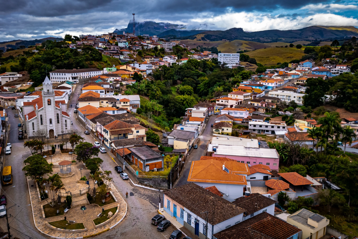 Prefeitura de Itamonte abre seleção com 47 vagas e salários de até R$ 17,8 mil