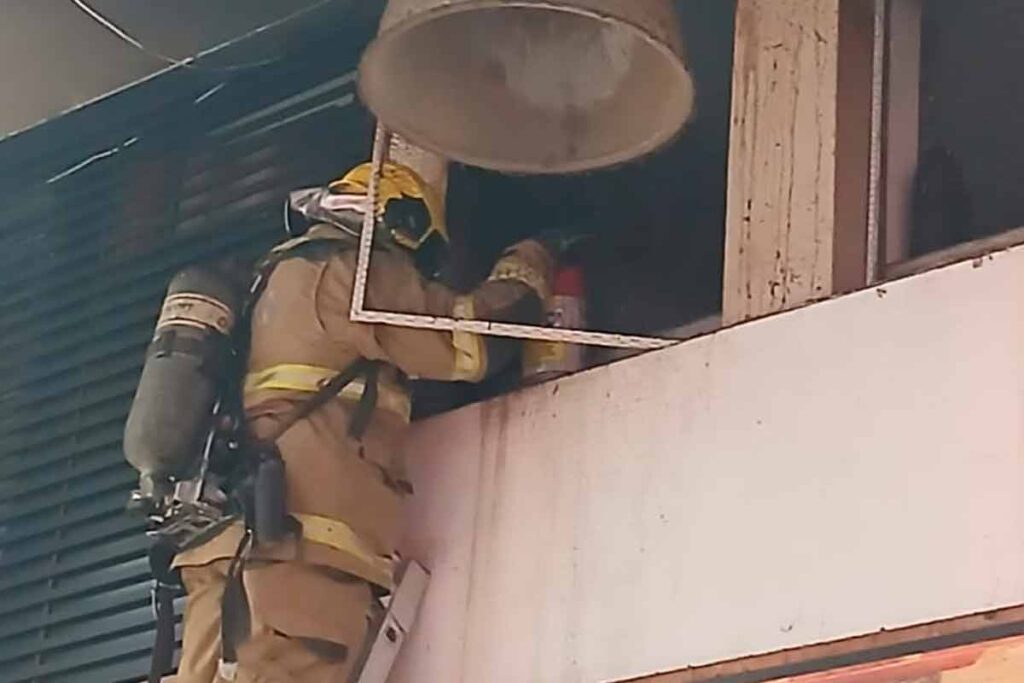 Incêndio atinge restaurante no Centro de Juiz de Fora; ninguém ficou ferido 1 Incêndio atinge restaurante no Centro de Juiz de Fora; ninguém ficou ferido