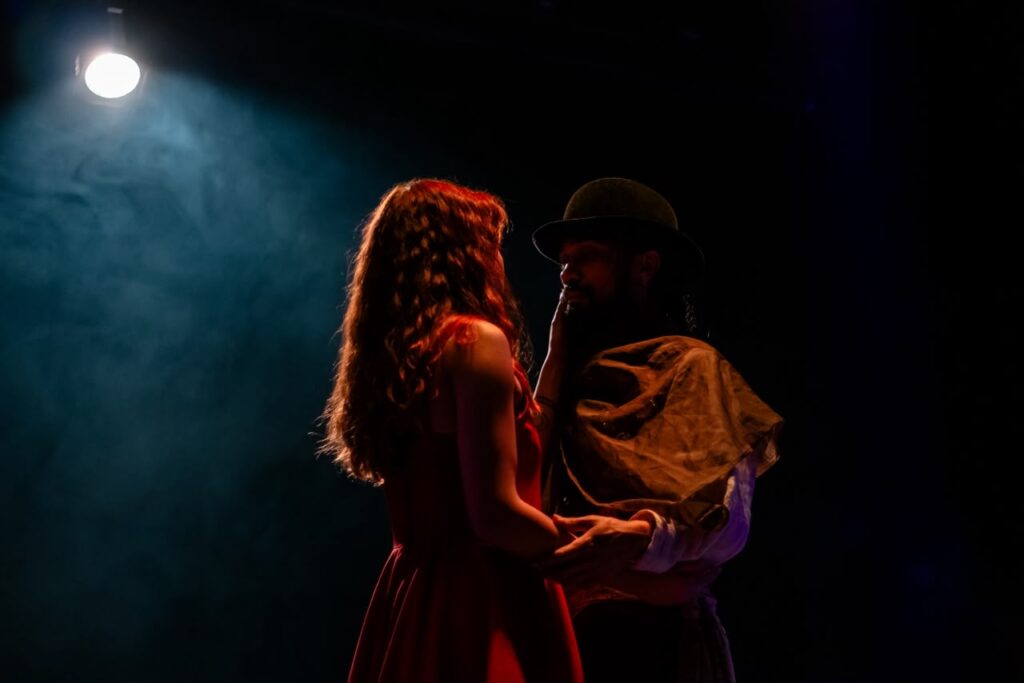 Peça 'O último vendedor de tempo' chega ao Teatro Paschoal Carlos Magno nesta sexta 3 o último vendedor de tempo