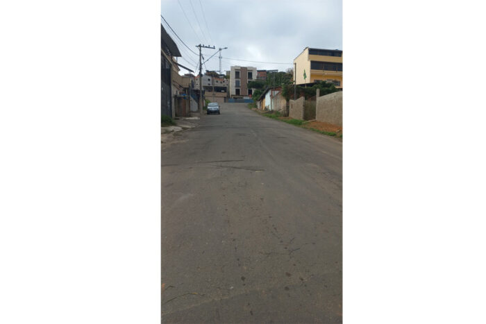 Falta de identificação e sinalização em ruas afeta moradores do Jardim dos Alfineiros 1 VU Contribuicao do leitor 1 2 1