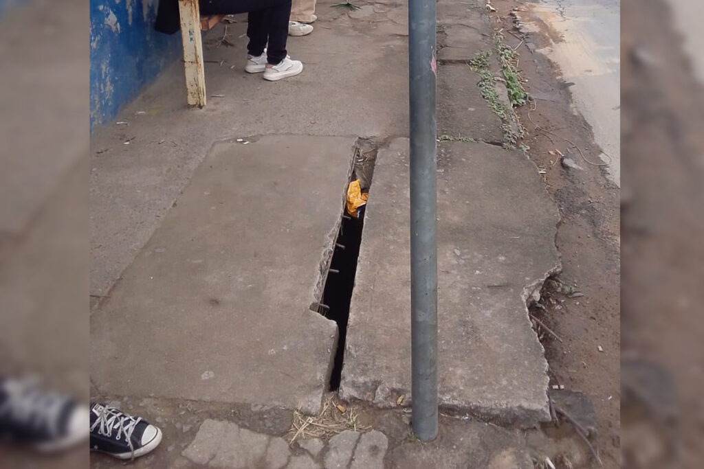 Boca de lobo quebrada causou queda de pedestre e oferece perigo no Grama 2 VU Contribuicao do leitor 1 2 3