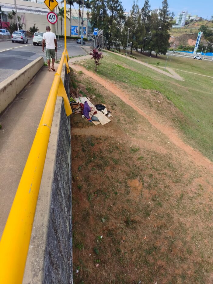 Acúmulo e descarte irregular de lixo são registrados em dois pontos da Avenida Itamar Franco 2 VU Contribuicao do leitor 1