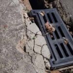 Bueiro sem tampa oferece riscos no Bairro Bandeirantes 11 VU Tribuna 7