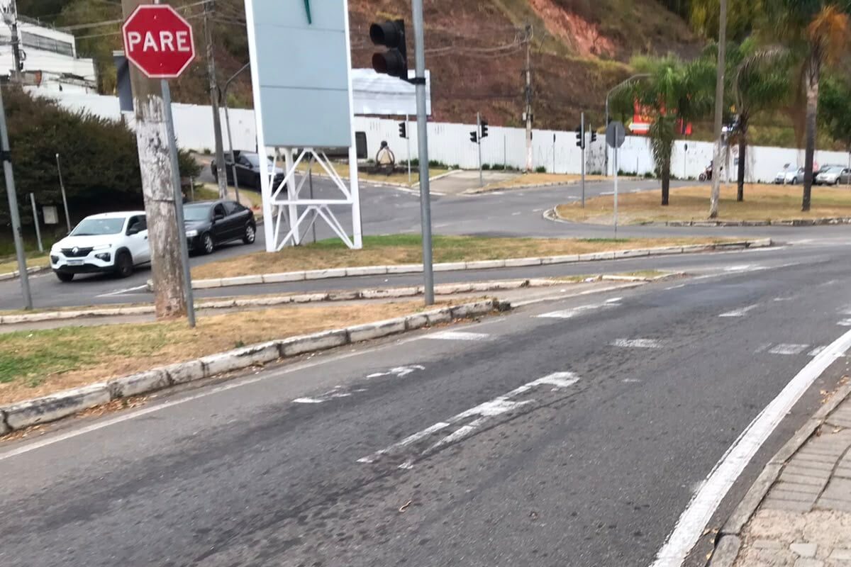 Faixas de pedestres apagadas comprometem travessia na Ladeira Alexandre Leonel