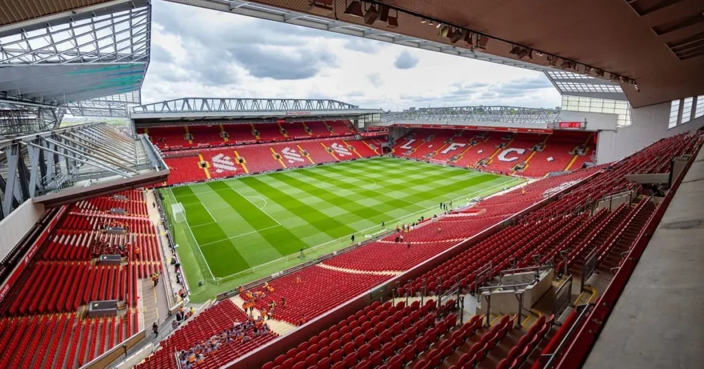 Craque que brilhou por Manchester City e Liverpool pode ser preso na Inglaterra