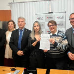 Famílias atingidas pelas chuvas poderão ter imóveis reformados com recursos do MP 6 assinatura mpmg reconstruindo lares foto pamela costa