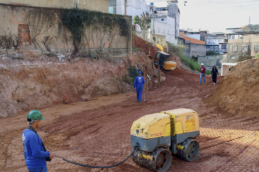 Engolida por cratera há 8 meses, rua na Zona Leste será liberada em setembro 3 cratera Bonfim Felipe Couri