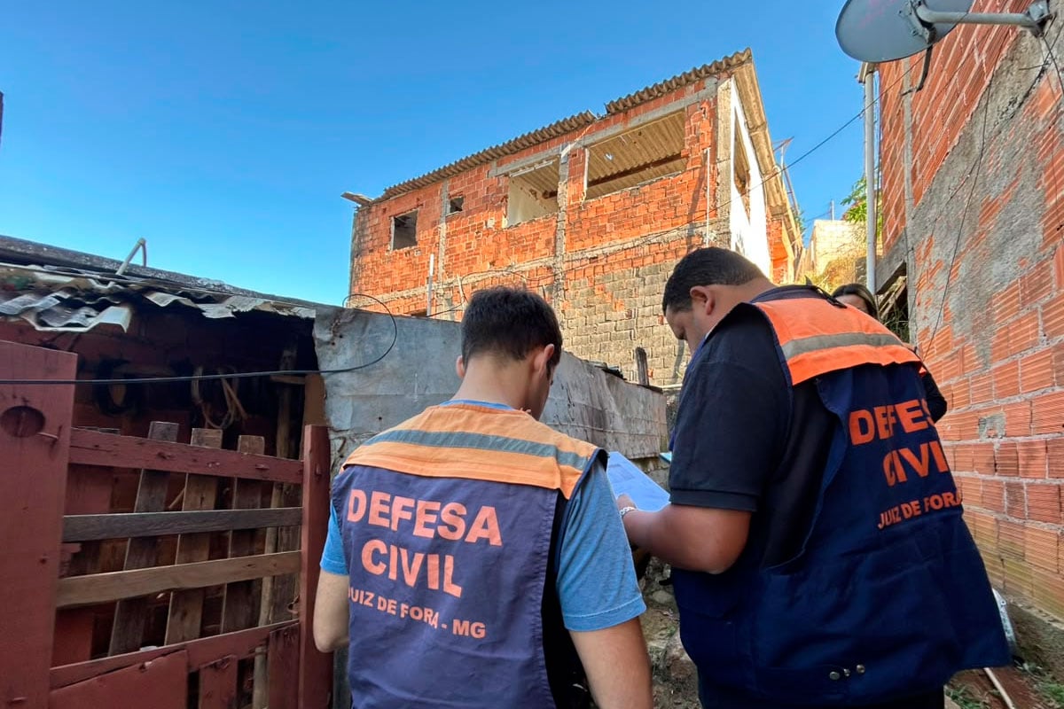 Prefeitura inicia demolição de 22 casas atingidas pelas chuvas no São Bernardo