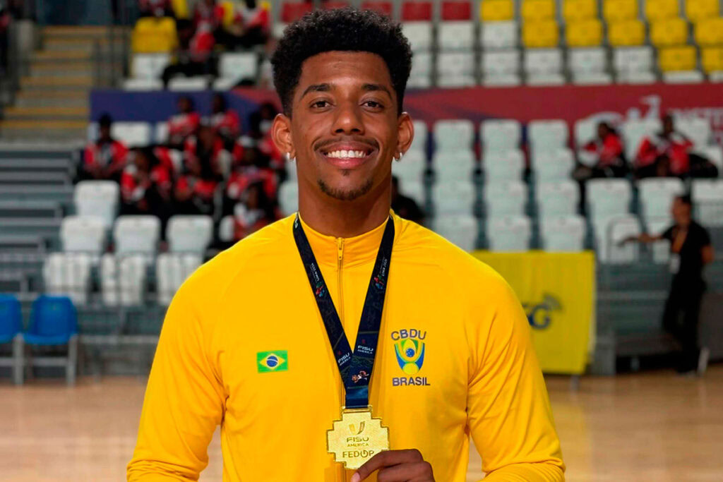 Ex-JF Vôlei, ponteiro de Matias Barbosa é campeão e MVP do Pan-Americano Universitário 2 Ponteiro Emerson, ex-JF Vôlei, é campeão e MVP do Pan-Americano Universitário