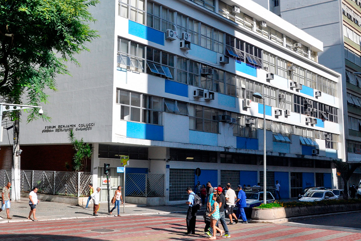 Homem acusado de matar enteado a facadas vai a júri nesta quinta-feira em Juiz de Fora