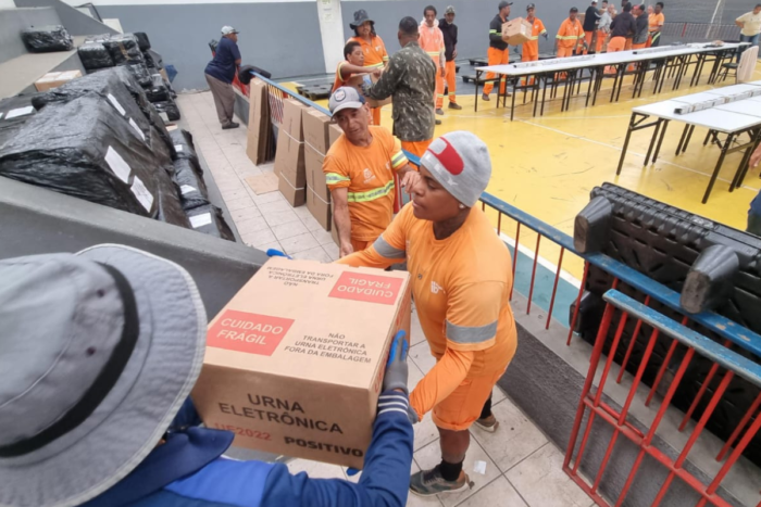 Antes do ‘confirma’: Quase 1.300 urnas eletrônicas chegam a Juiz de Fora