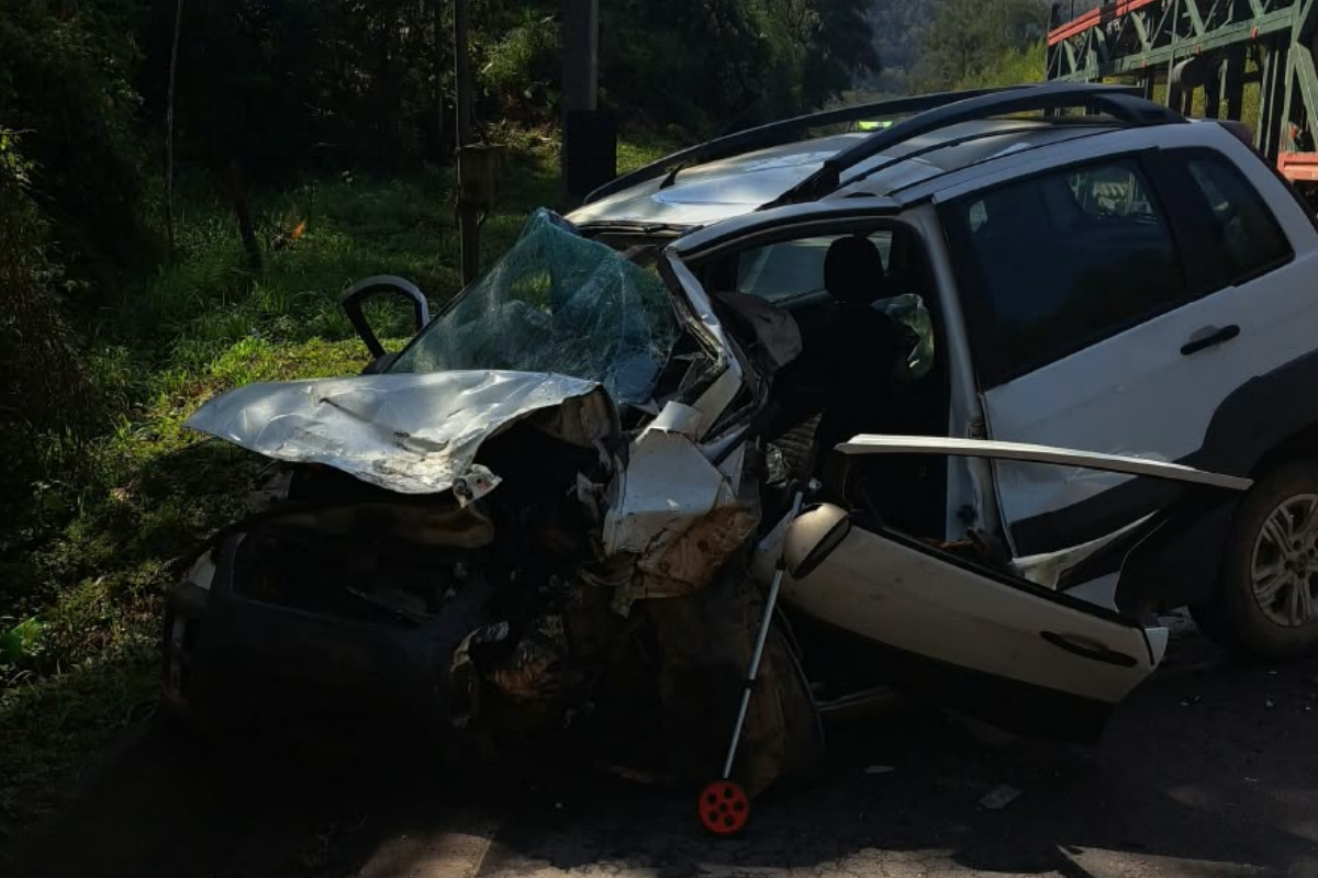 Colisão frontal na BR-040 deixa um morto e um ferido