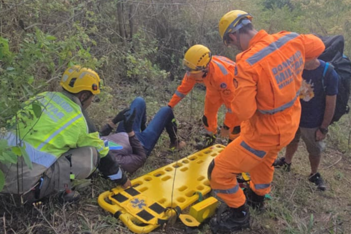 Dois acidentes com parapente mobilizam bombeiros na Zona da Mata; um homem está em estado grave 1 fotos 4 2 1