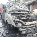 Carro pega fogo na Zona Norte de Juiz de Fora