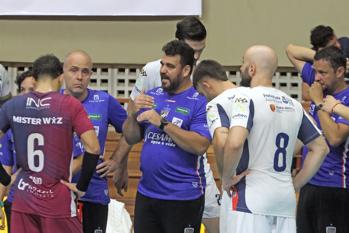 JF Vôlei anuncia permanência de André Silva como treinador para a temporada
