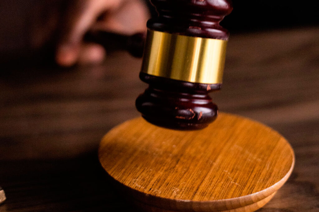Adolescente de 17 anos vai a unidade de saúde de Goiás com febre, vômitos e dor de cabeça, recebe alta e morre no dia seguinte; Justiça fixa indenização R$ 125 mil e pensão