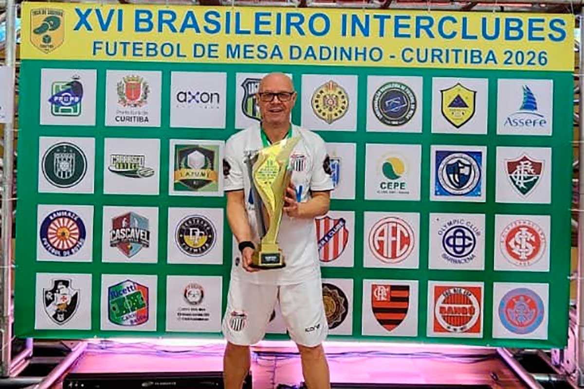 Juiz-forano com 43 anos de futebol de mesa é campeão brasileiro na modalidade dadinho