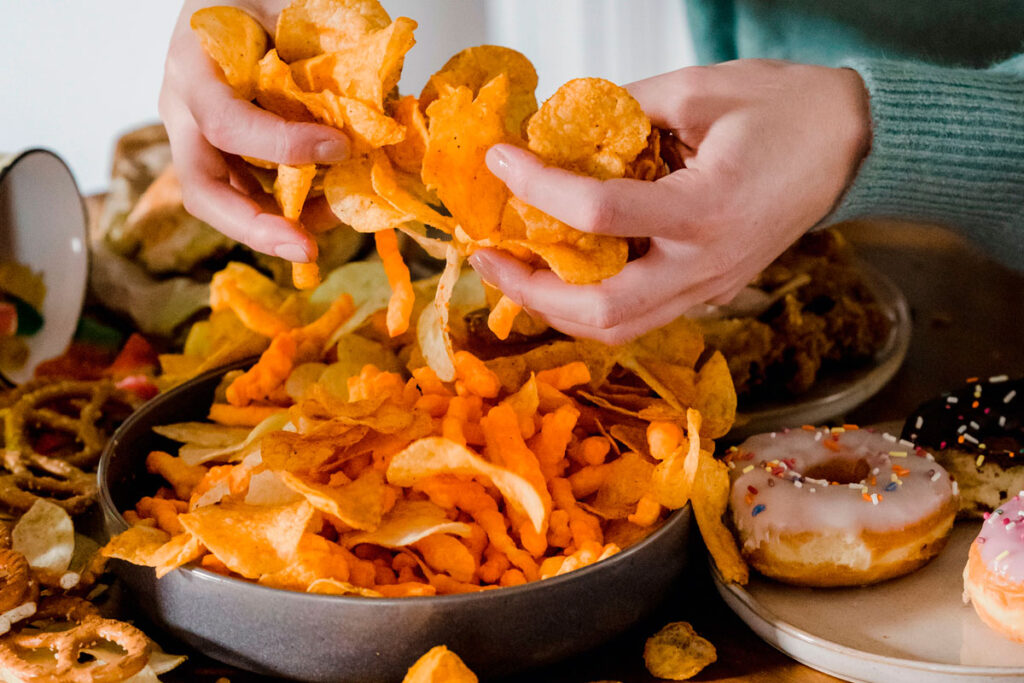 Ultraprocessados estão ligados à maioria dos episódios de compulsão alimentar, aponta estudo 1 ultraprocessados pexeks
