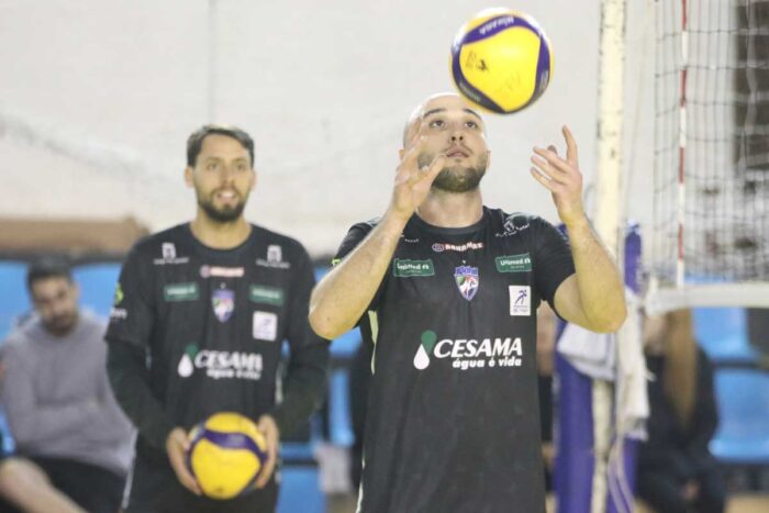 Após técnico, JF Vôlei confirma renovação com levantador juiz-forano e líbero campeão da Superliga B