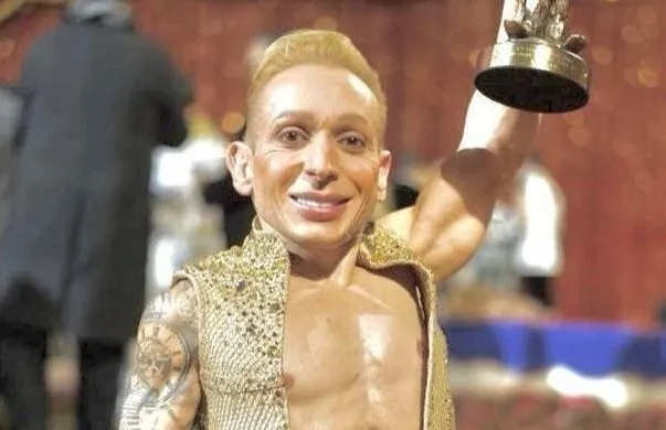 Brasileiro entra no circo aos 6 anos, chega ao Cirque du Soleil e, aos 44, gira 164 vezes de cabeça para baixo em um minuto para bater recorde mundial