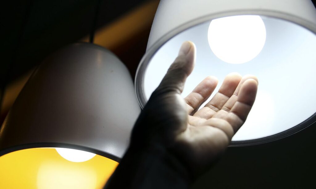 Brasileiros ficaram até 142 horas sem energia e Justiça derruba argumento usado por empresa para escapar da responsabilidade