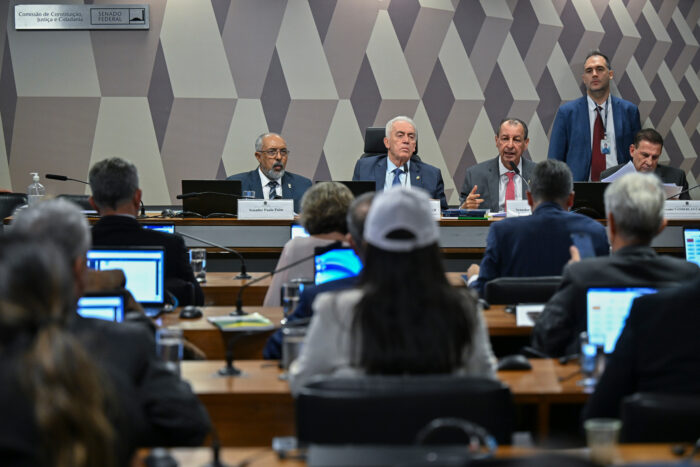 Fim da escala 6x1 avança no Senado após aprovação na CCJ 11 Fim da escala 6x1 avança no Senado após aprovação na CCJ