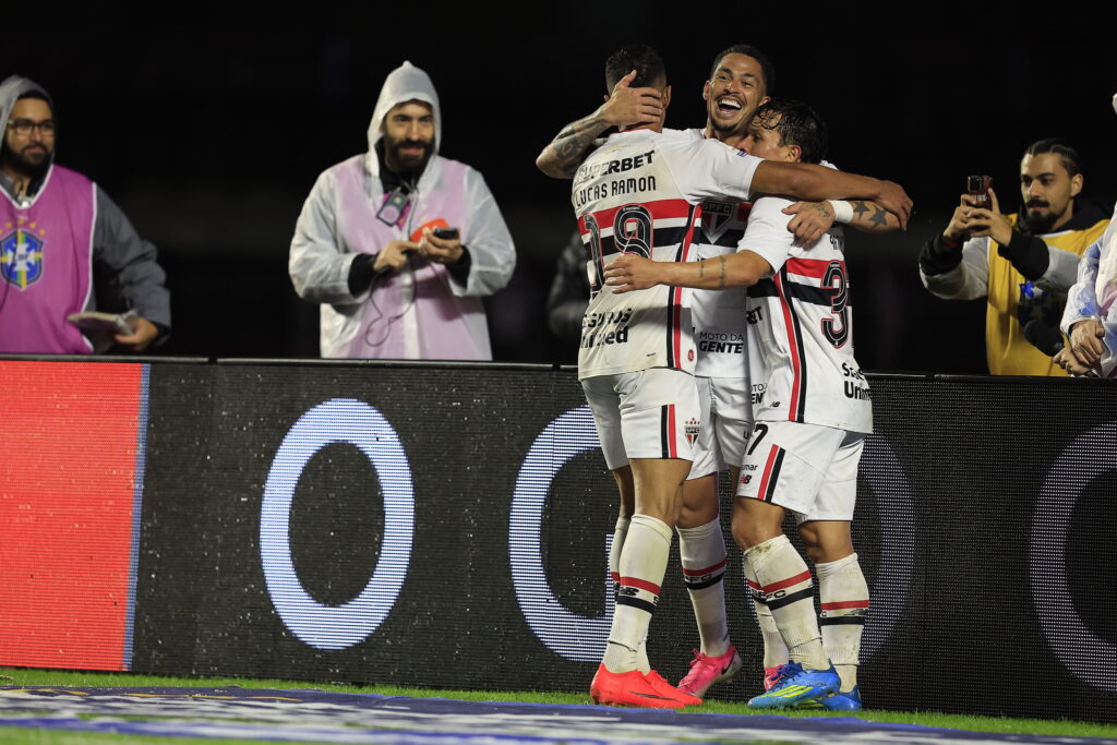 São Paulo encaminha saída de jogador contestado pela torcida e tricolores pulam de alegria