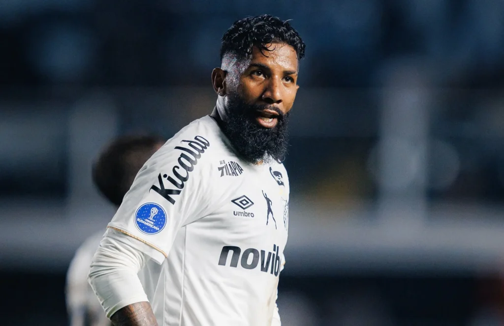 Após pacotão de reforços, Santos anuncia a contratação de mais 2 jogadores
