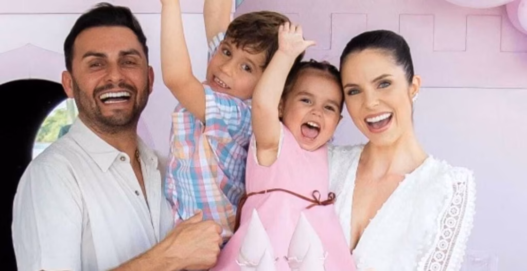 Mano Walter sonhava em ter quatro ou cinco filhos, construiu casa de três andares para a família e colocou três capelas e um violão gigante dentro da propriedade