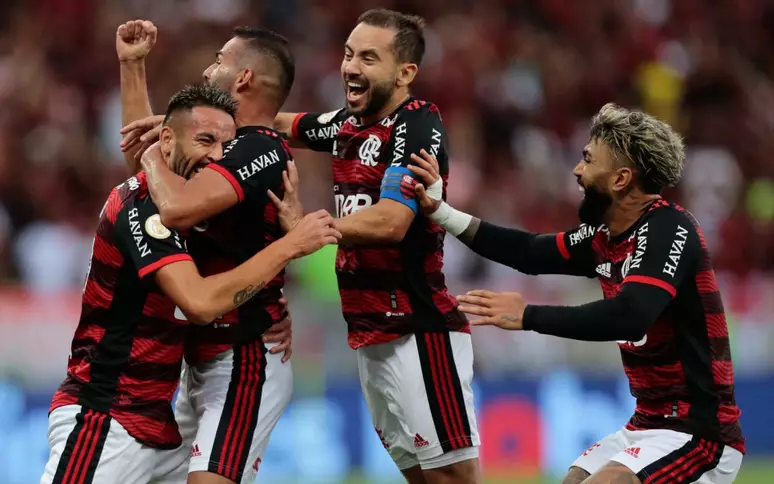 Fim de Uma Era: Jogador com Status de Craque que Brilhou no Flamengo Anuncia Aposentadoria