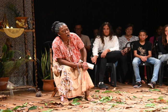 ‘Benze’ leva aos palcos saberes e memórias de benzedeiras da região 10 benze benzedeiras encruza