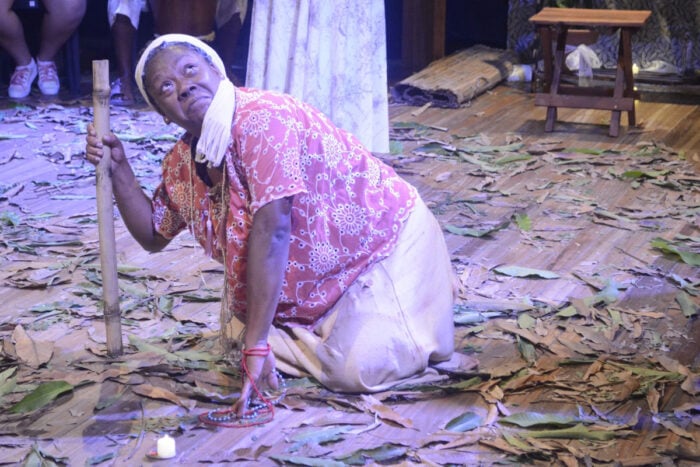 ‘Benze’ leva aos palcos saberes e memórias de benzedeiras da região 9 benze benzedeiras encruza