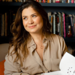 'A arte e a literatura são coisas de gente comum e expressam nossa humanidade', reflete Carol Canêdo 6 CArol canedo