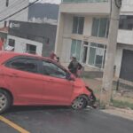 Motorista passa mal e bate carro em poste na Garganta do Dilermano 13 Motorista