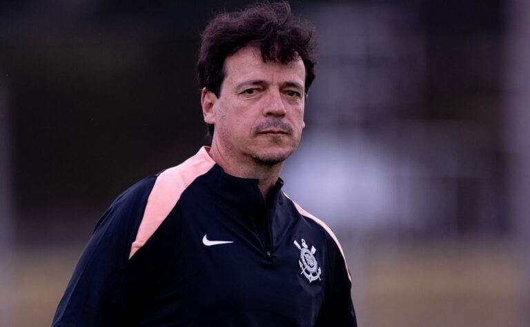 Corinthians recebe oferta de R$ 118 milhões por meio-campista titular de Fernando Diniz