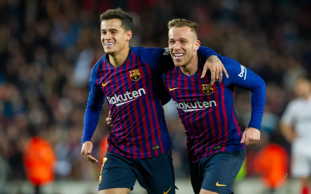Ele jogou por Barcelona, Juventus e Liverpool e agora volta ao Brasil aos 30 anos para atuar ao lado de Neymar