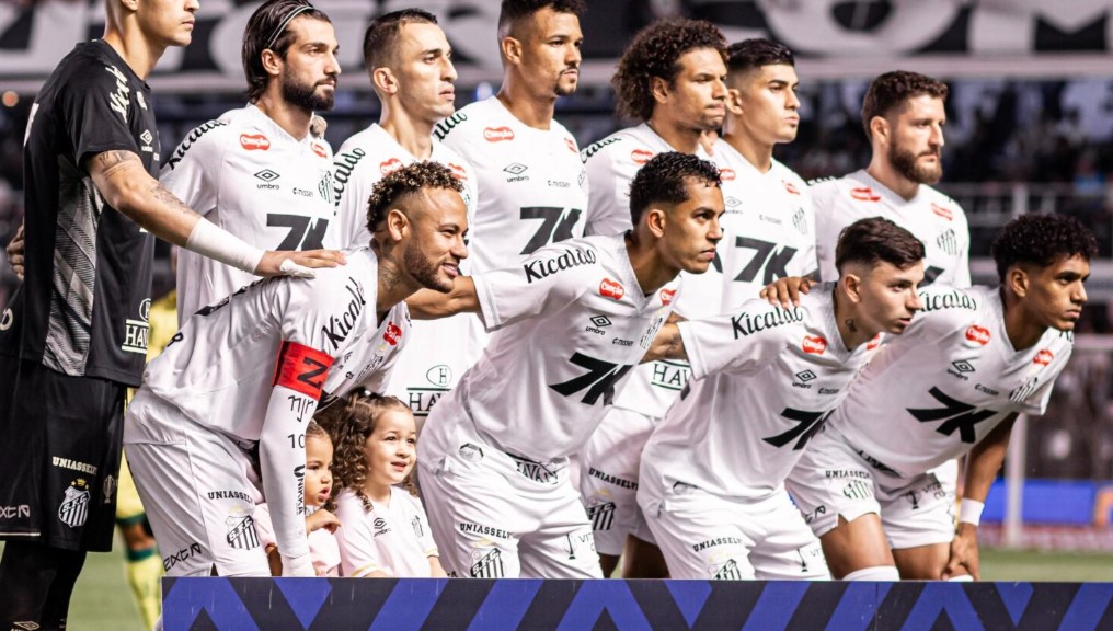 Após eliminação, Santos anuncia saída de jogador que defendeu o clube por 13 anos