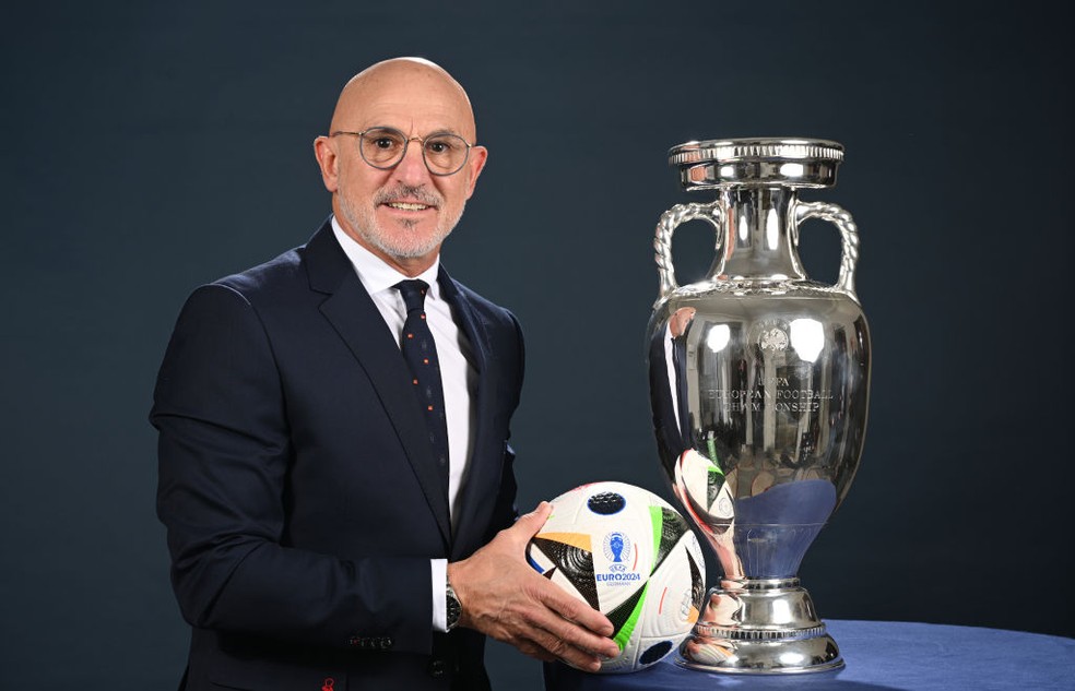 Técnico campeão da Euro e da Copa chega a acordo para comandar seleção até 2030