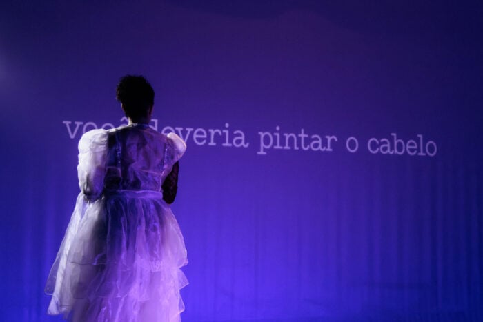 Espetáculo ‘Im/per-feições’ aborda etarismo e envelhecimento feminino em Juiz de Fora 12 im/per-feições dia do idoso espetáculo