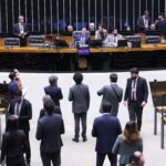 Câmara rejeita destaques e conclui votação de MP da ''taxa das blusinhas''; texto vai ao Senado 13 Câmara rejeita destaques e conclui votação de MP das Blusinhas; texto vai ao Senado