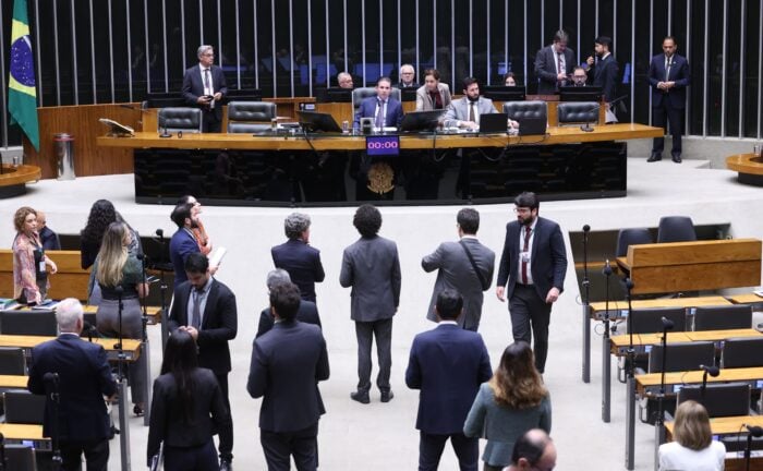 Câmara rejeita destaques e conclui votação de MP da ''taxa das blusinhas''; texto vai ao Senado 1 Câmara rejeita destaques e conclui votação de MP das Blusinhas; texto vai ao Senado